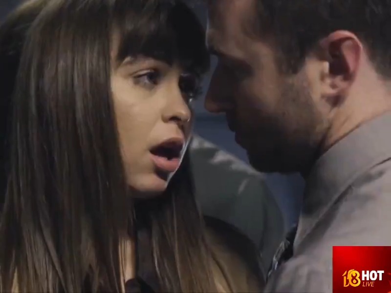 视频展示: 🔥 Bold curves. Big energy. Live entertainment her