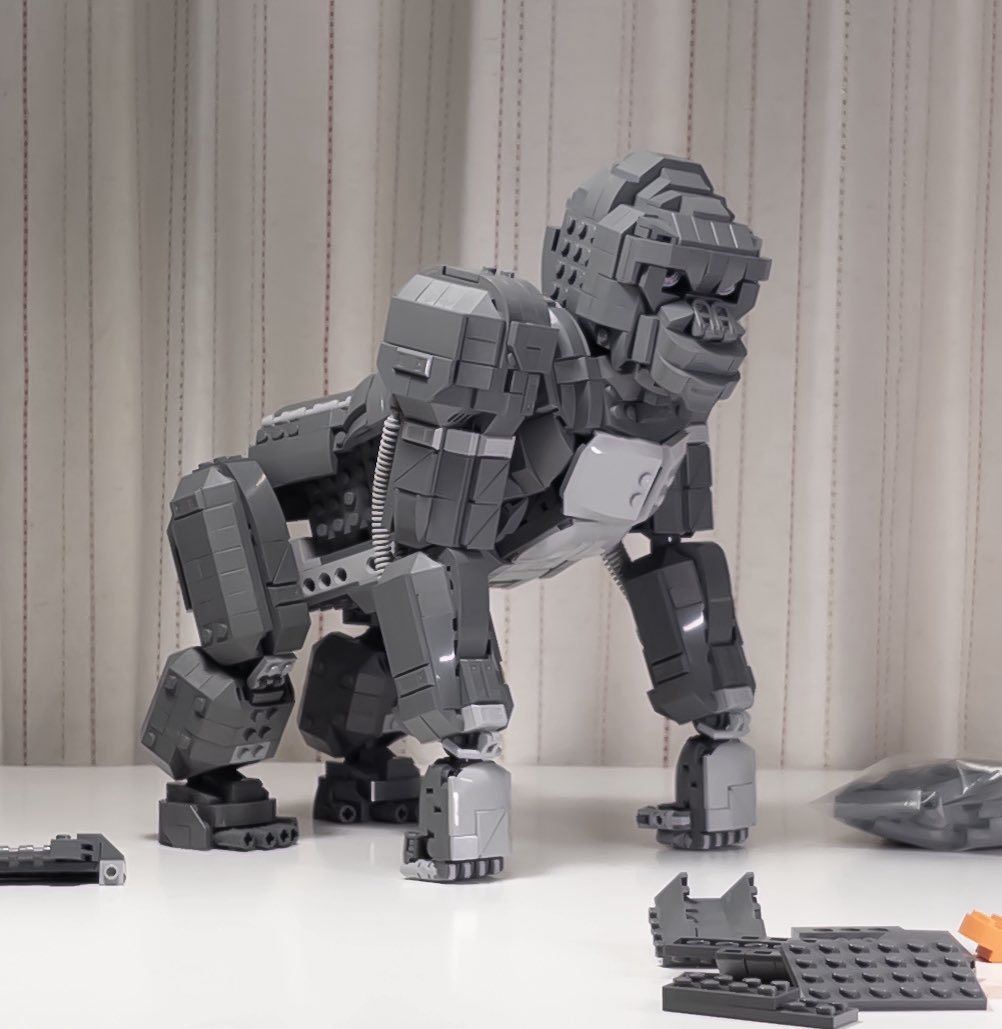 全体のバランスが狂ってたゴリラ🦍を手直し中。
だいぶマシになってきたけど、まだまだ直すとこ多いなー。
#LEGO #レゴ