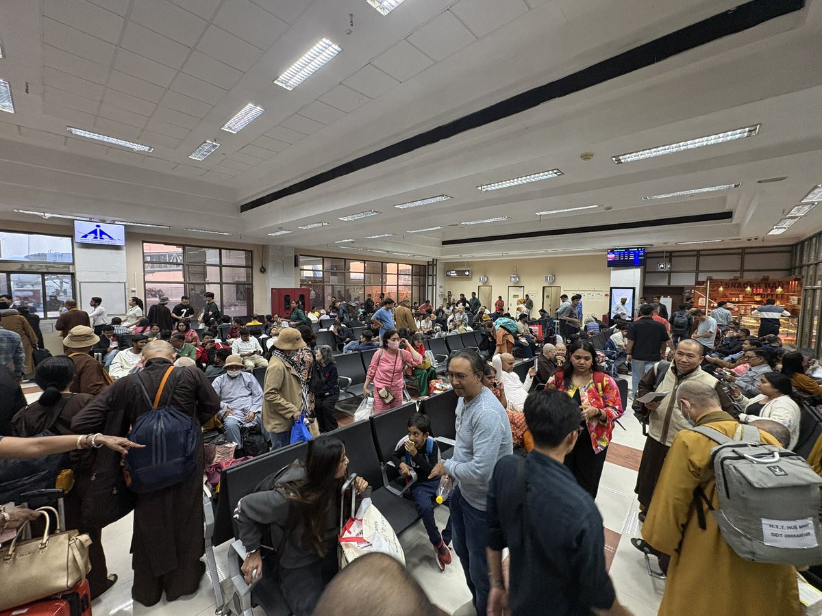 IndexBihar's tweet image. This is the condition of Bihar’s biggest international tourism hub’s airport.

Bihar’s only operational international airport is overcrowded and short on space.

Gaya Ji is in dire need of a bigger terminal and runway expansion.
@jitanrmanjhi