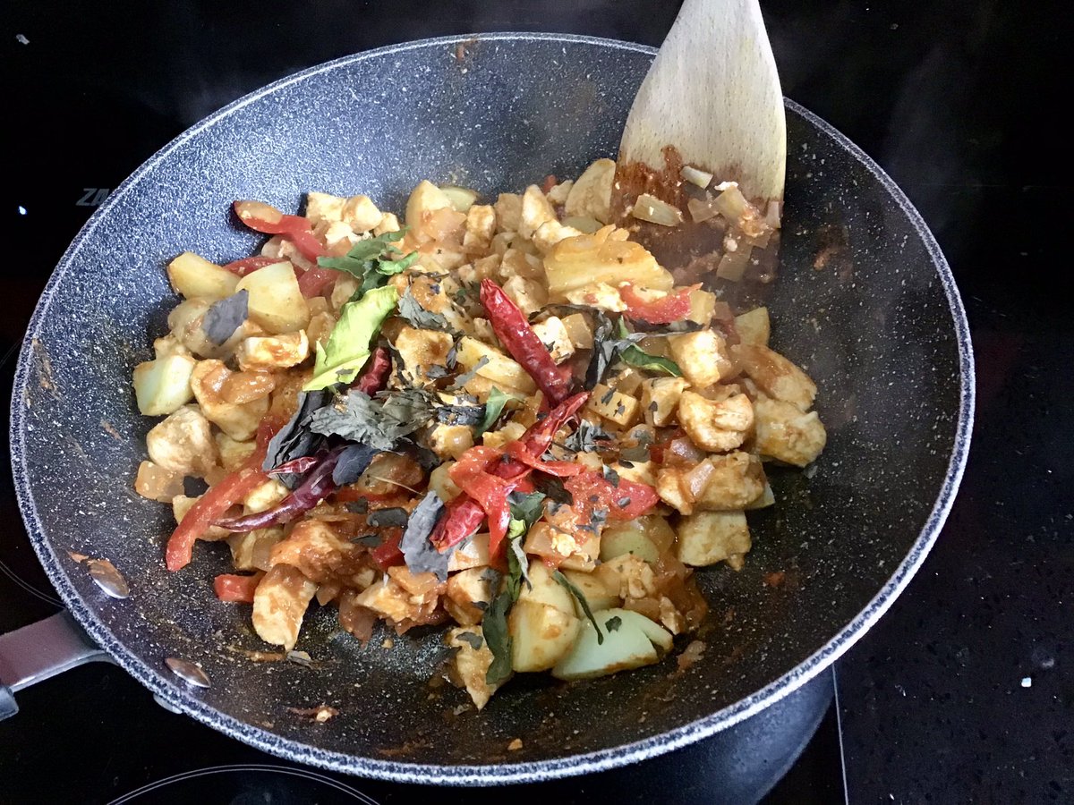 #lunchtime #vinyl making a red Thai ruby with coconut milk and Delta Kream. That’s yours for free! Sounds courtesy of the mighty fine <a href="/theblackkeys/">The Black Keys</a> and their Delta friends.
#3pieceband #peoplesrepublicofllanrwst #supportlocalmusic #northwales #vinylrecords #vinyljunkie