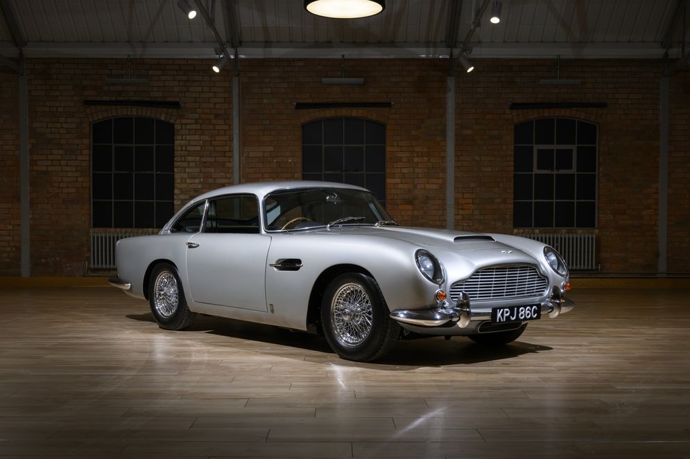 Aston Martin - factory-restored DB5, bought for £900 in 1973 by welder and garage owner, now valued at up to £1m buff.ly/vIsjolk