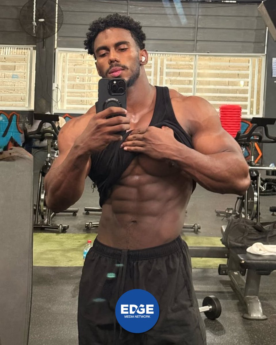 EdgeMediaNet's tweet image. Sun on skin, waves in shot, comments in overdrive. ow.ly/Mq9U30sREHL Magnus Adonis keeps the shirt off and the gaze on, serving Dominican heat with a wink. Our take: he knows the assignment and the algorithm. Curious minds can connect the dots. #MaleModel