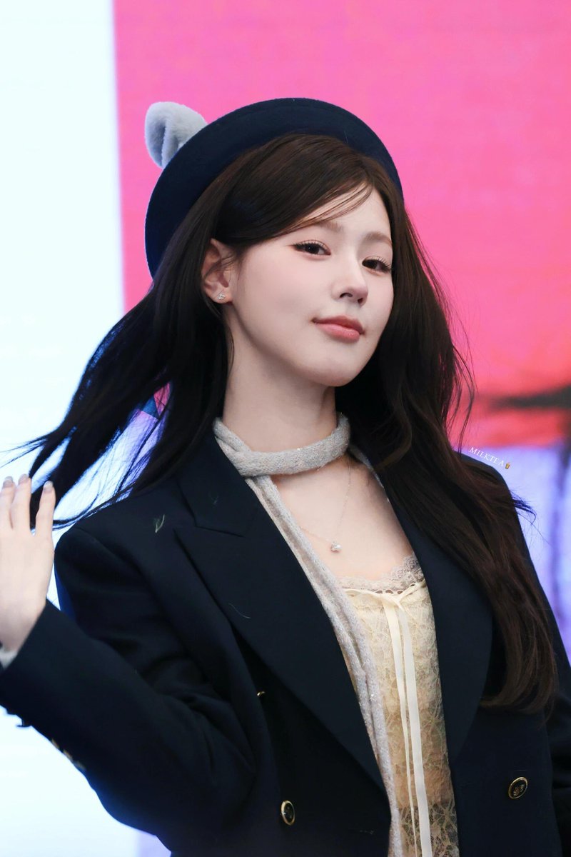 CallMY97131's tweet photo. 251202   fansign

#미연 #MIYEON 
#아이들  #idle 
🔗 https://t.co/dWfRMe2rov https://t.co/5LzNUon40c
