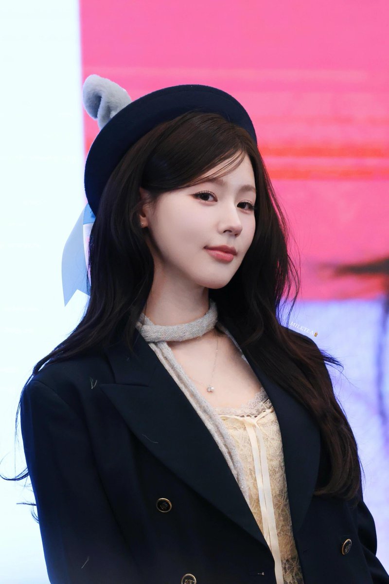 CallMY97131's tweet photo. 251202   fansign

#미연 #MIYEON 
#아이들  #idle 
🔗 https://t.co/dWfRMe2rov https://t.co/5LzNUon40c