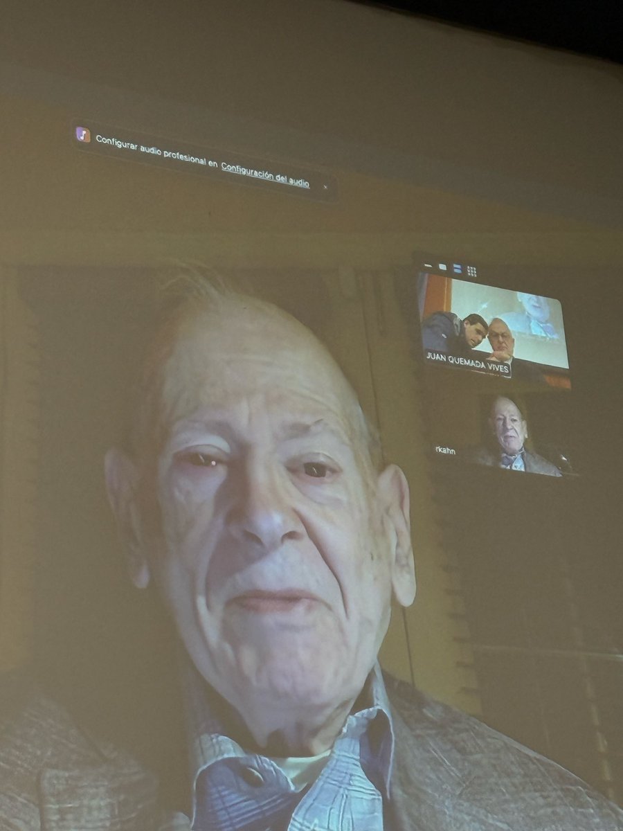 Mola mucho ver a uno de los de los padres de internet en directo es.wikipedia.org/wiki/Robert_Ka…