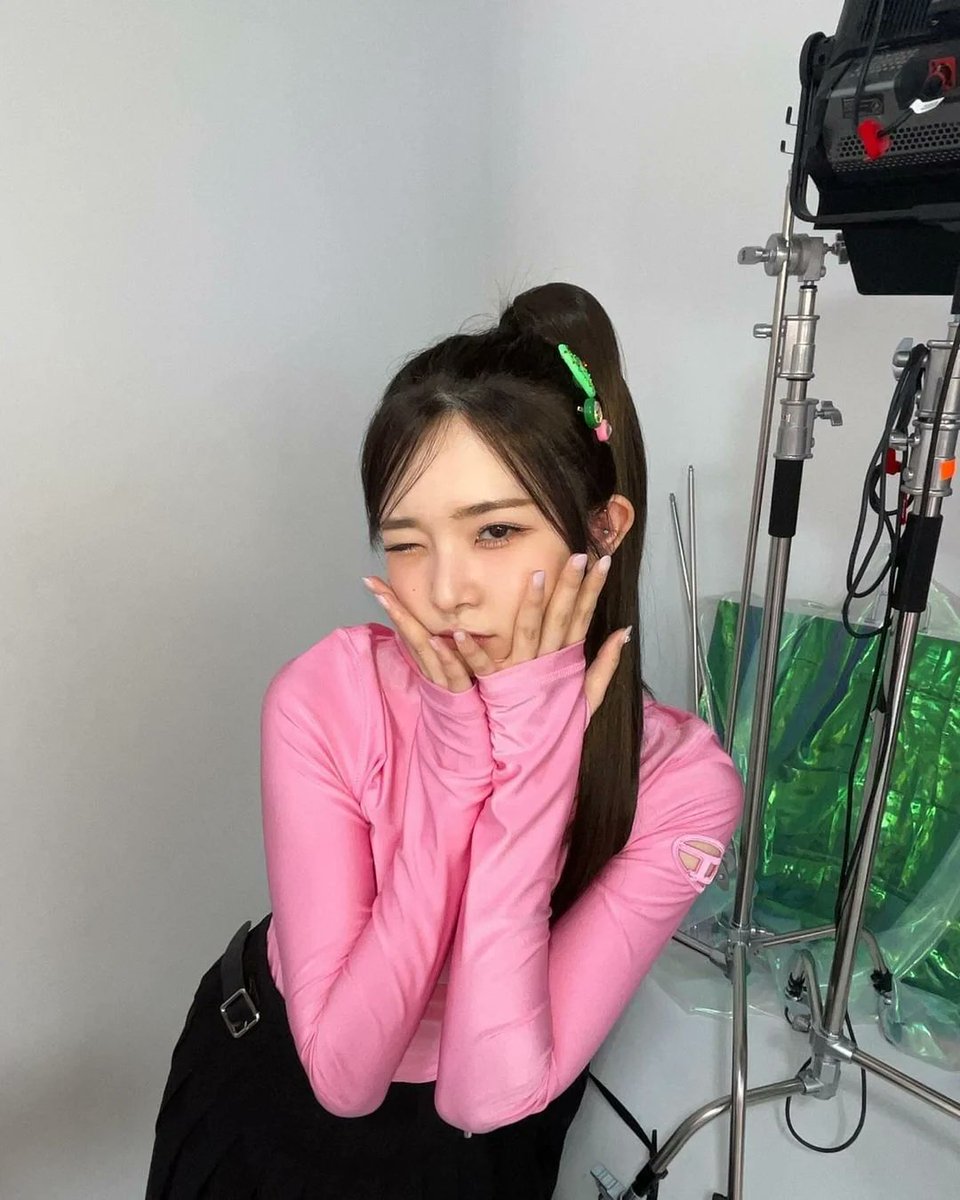 _urvision's tweet image. Cayó la final del reality ✦💫 y el aire se llenó de nervios en esta #𝐶u𝕥eː𝚜𝕥at𝕚on que nos llevó directo al gran reveal, dejándome saboreando esos #𝟟𝜗𝚌akeꕀ𝕗lavo͞rs mientras buscamos quién llega a este #𝑓ina𝕝のiː𝕝αnd tan esperado.

𝐜ho𝕨all 🦭 ⋆ .ೃ ࿔ * :･ 𝐦a𝕪u.