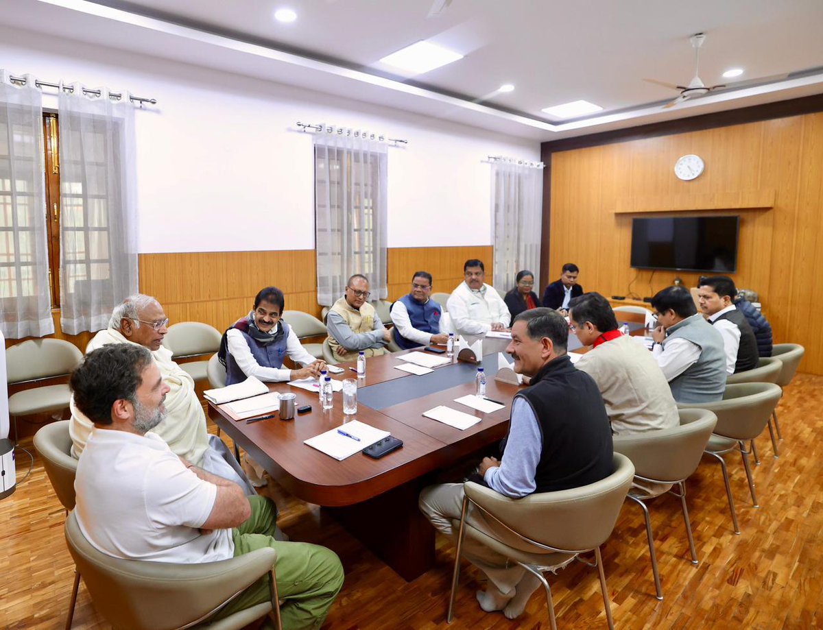 INCIndia's tweet image. Congress President Shri @kharge along with LoP Shri @RahulGandhi and Congress General Secretary (Org.) Shri @kcvenugopalmp met with the Assam Leadership Team in New Delhi.