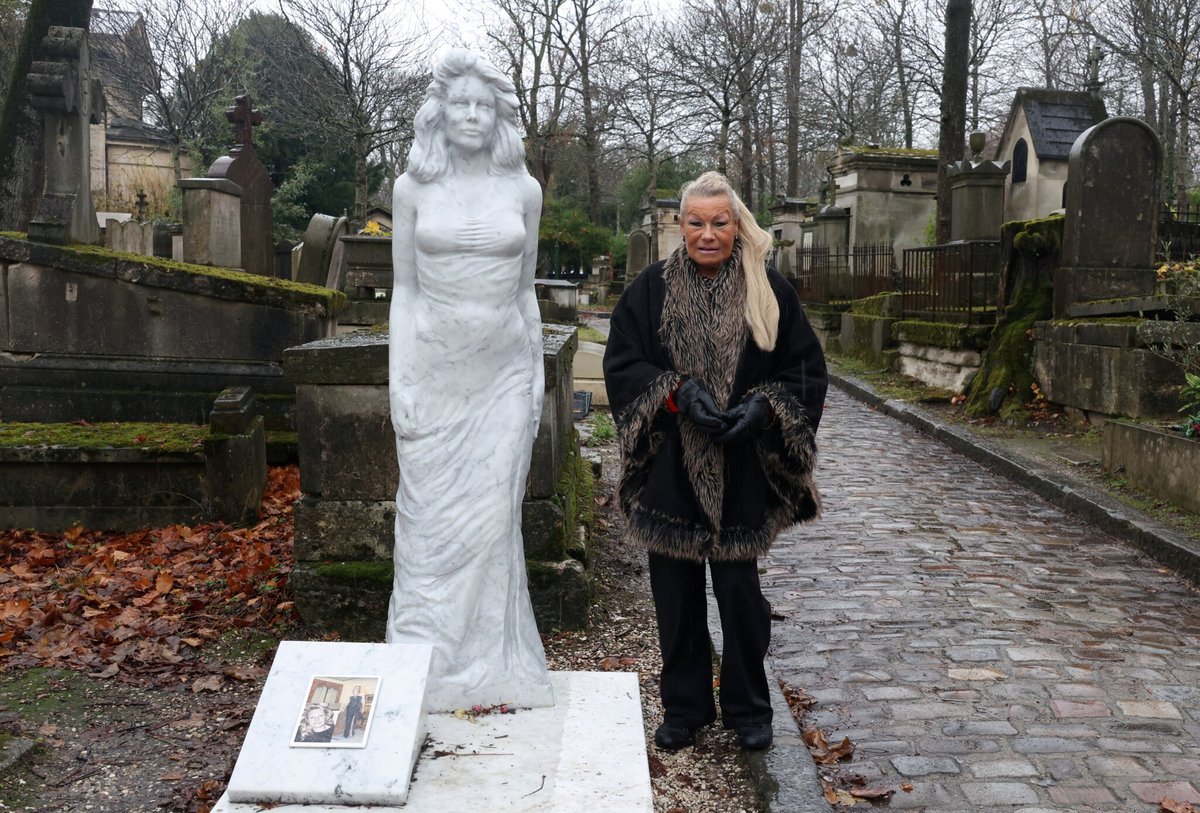 « Ma mère craignait que ça me porte malheur » : bien que vivante, elle a déjà sa statue funéraire au Père-Lachaise
➡️ l.leparisien.fr/cevg