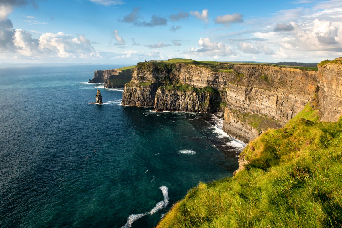 LaMochiladeMama's tweet photo. 🛫 Llegar a Irlanda es más fácil de lo que imaginas:

➡️ Madrid ✈️ Shannon con acceso directo a Galway y Limerick

➡️ Barcelona ✈️ Cork y Belfast

La puerta de entrada perfecta para tu escapada invernal más allá de Dublín ☘️

#IrlandaLlegaATuCorazon @descubreirlanda https://t.co/VyDjQ9nYX0