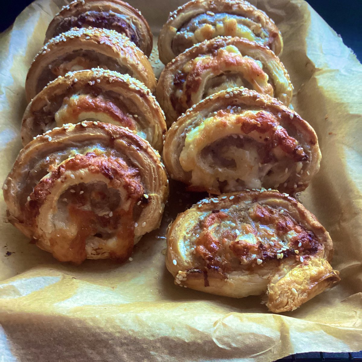 thebakingnanna1's tweet image. Sausage and cheese puff pastry swirls (pastry not made by me 😂 @JusRolUKIreland ) #toptips use a pizza cutter it give you a nice cut 😊and double yolk wash to get that lovely golden brown😍bake on 180f for 25/30 mins depending on your oven 😊