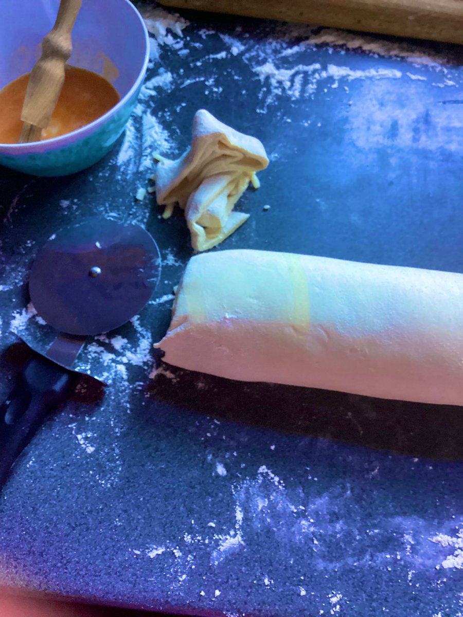 thebakingnanna1's tweet image. Sausage and cheese puff pastry swirls (pastry not made by me 😂 @JusRolUKIreland ) #toptips use a pizza cutter it give you a nice cut 😊and double yolk wash to get that lovely golden brown😍bake on 180f for 25/30 mins depending on your oven 😊