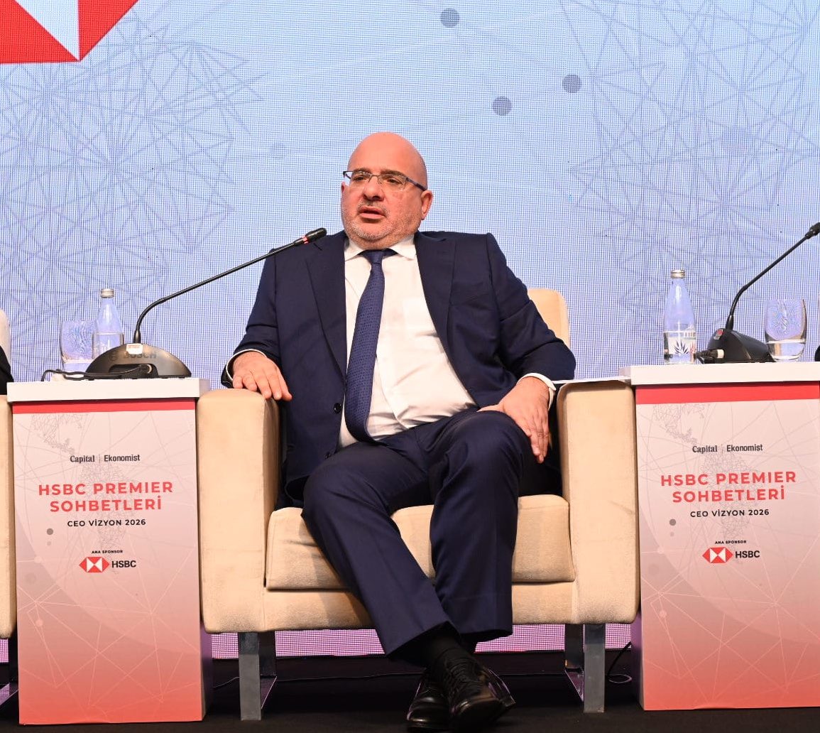 <a href="/koton/">Koton</a> <a href="/defacto/">DeFacto</a> HSBC PREMIER SOHBETLERİ CEO VİZYON toplantımızda; Evyap Holding İcra Kurulu Başkanı Mehmed Evyap’ın konuşmasında öne çıkan konu başlıkları şöyle:
📌2025 yılını okumak için trendlere bakmamız gerekiyor. Uzun vadeli trend olarak bakıldığında; 21’inci yüzyılda iş dünyasında her