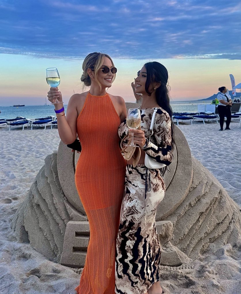 Skyler_Tea's tweet image. Good Morning ☀️ 

Something coming soon 🤫🤫👯‍♀️