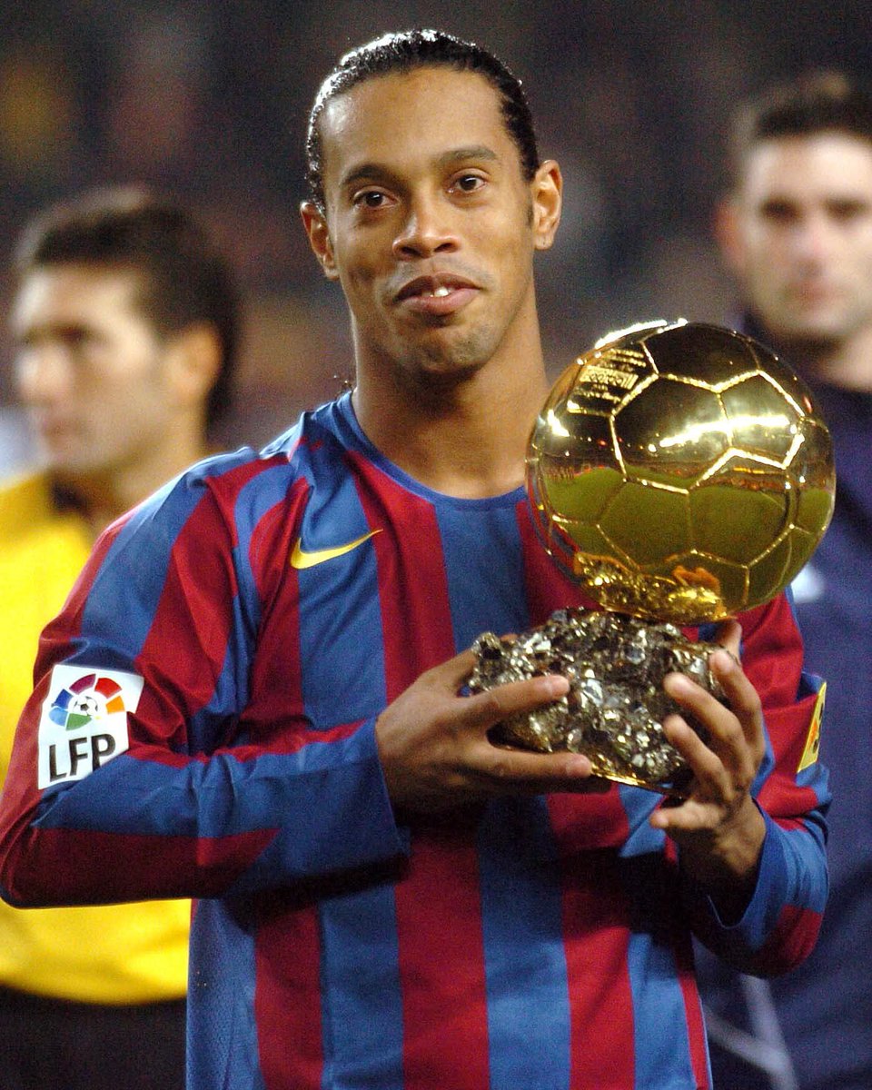 🇧🇷 RONALDINHO: “Dicen que desperdicié mi talento, que pude ser el mejor de todos. Pero nadie sabe cuánto luché para mantener la sonrisa cuando la vida me golpeaba afuera de la cancha. Yo no jugué para estadísticas: jugué para hacer feliz a la gente”.

“Mi magia nunca fue truco,