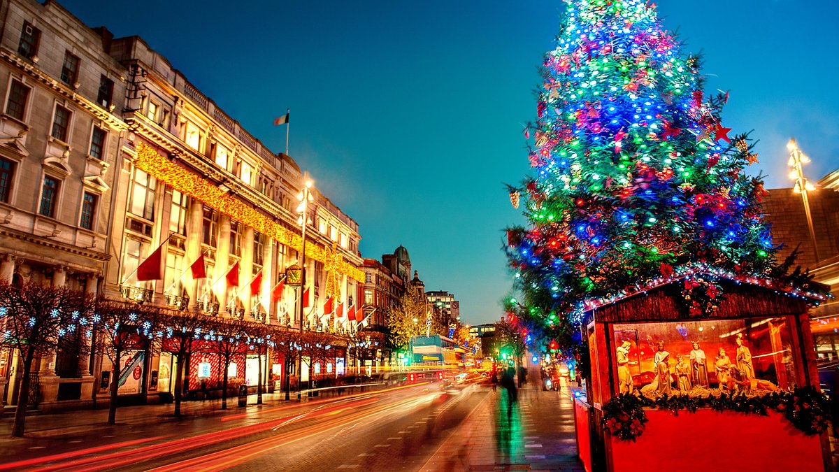 LaMochiladeMama's tweet photo. 🎄 En diciembre, Irlanda se llena de encanto con sus mercadillos navideños.

Dublín, Belfast, Cork, Galway, Limerick o Waterford combinan luces, artesanía local, música en directo y riquísima gastronomía con sabor a Navidad✨

#IrlandaLlegaATuCorazon @descubreirlanda https://t.co/hHHEq0vfE4
