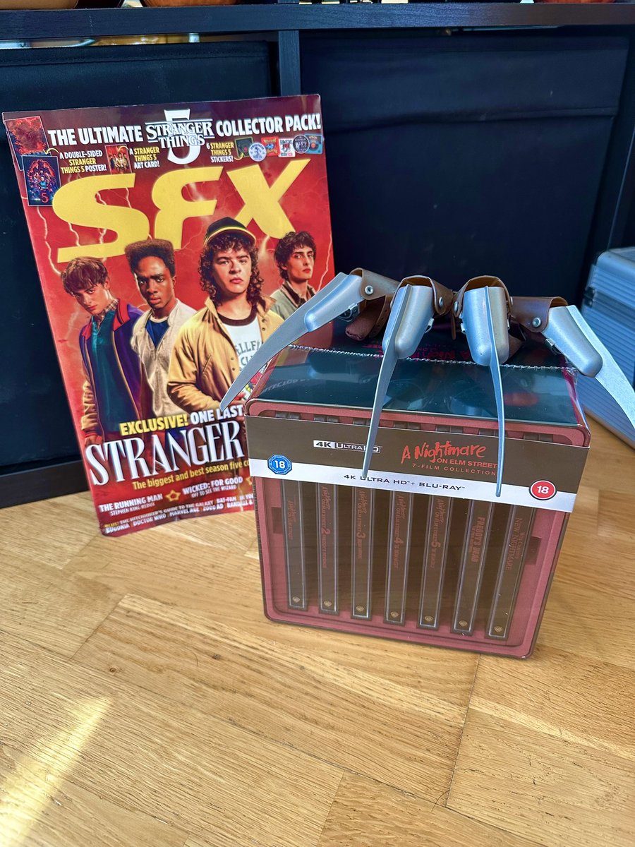 SFXmagazine's tweet image. He sees you when you’re sleeping!
Only the very lucky will be finding the limited 4K #NightmareOnElmStreet steelbook set under their tree, as it’s highly sought-after. Don’t have nightmares - there’s a regular version of the seven-film set available!
#SFXNewReleases
@WarnerBrosUK