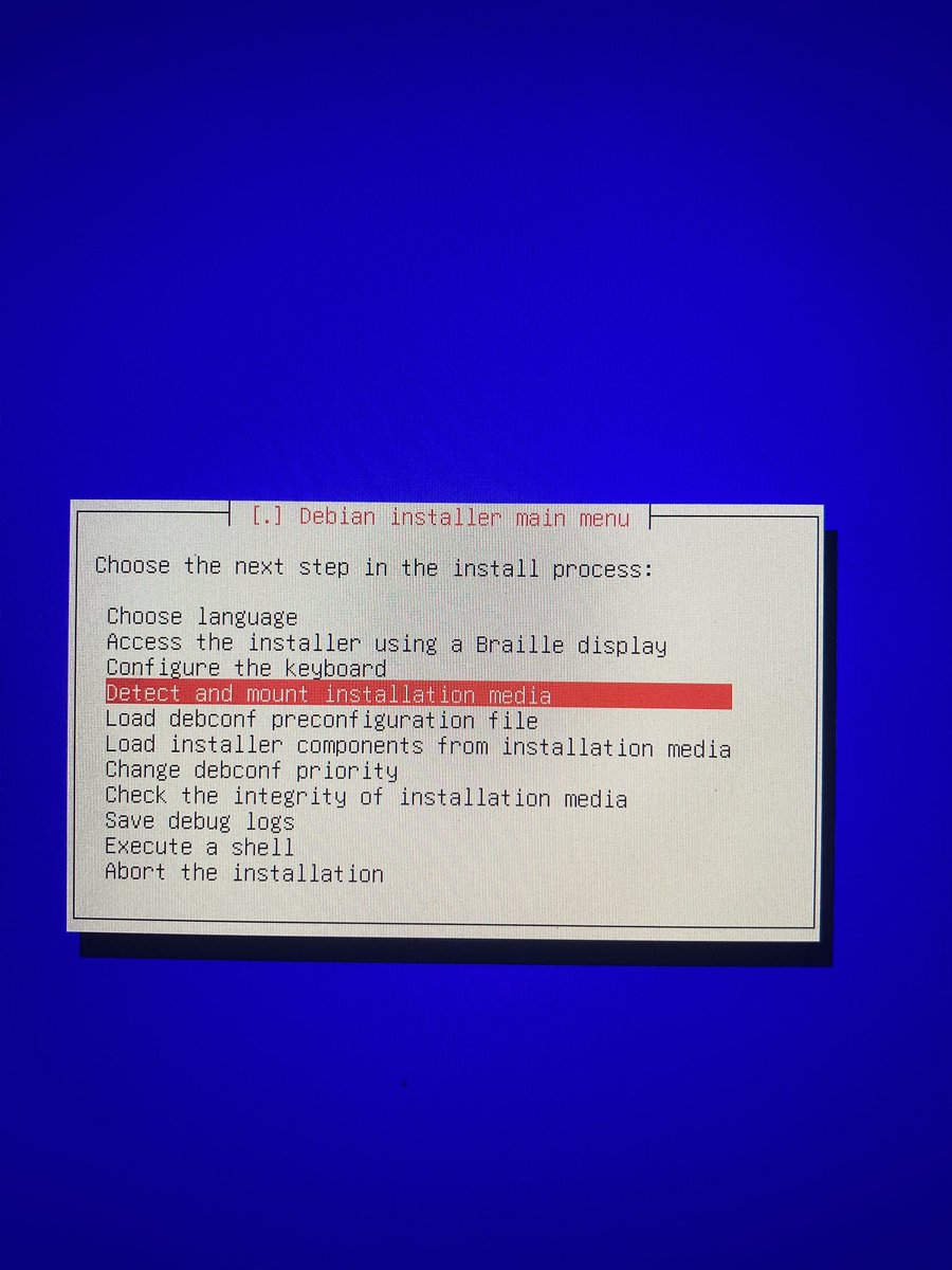 iizaaiiinnn's tweet image. Just hit the infamous ‘Detect and mount installation media’ screen in Debian installer and it’s stuck 😭  
Any Linux wizards know the magic trick to make it see my USB?  
#Debian #LinuxHelp