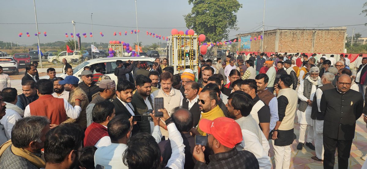 MDhananjaySingh's tweet image. रिश्तेदार दीपक व धीरज सिंह जी के हंडिया ,प्रयागराज स्थित पेट्रोल पंप का अनावरण किया।
अधिष्ठाता को नए प्रतिष्ठान की ढेरों शुभकामना।

#प्रयागराज