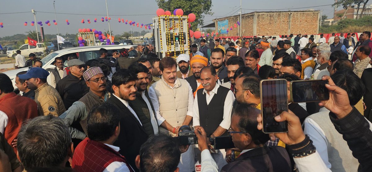 MDhananjaySingh's tweet image. रिश्तेदार दीपक व धीरज सिंह जी के हंडिया ,प्रयागराज स्थित पेट्रोल पंप का अनावरण किया।
अधिष्ठाता को नए प्रतिष्ठान की ढेरों शुभकामना।

#प्रयागराज