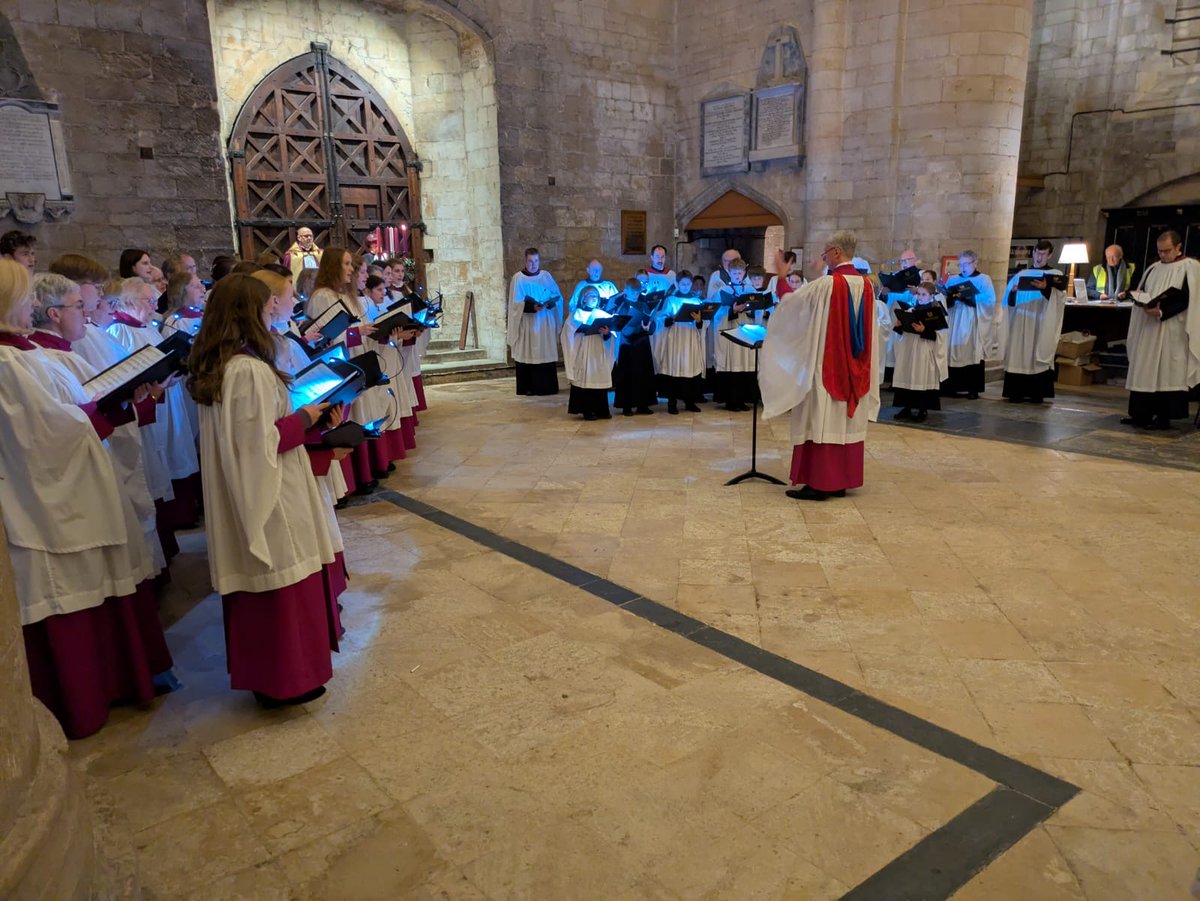 Tewkesbury Abbey tweet media