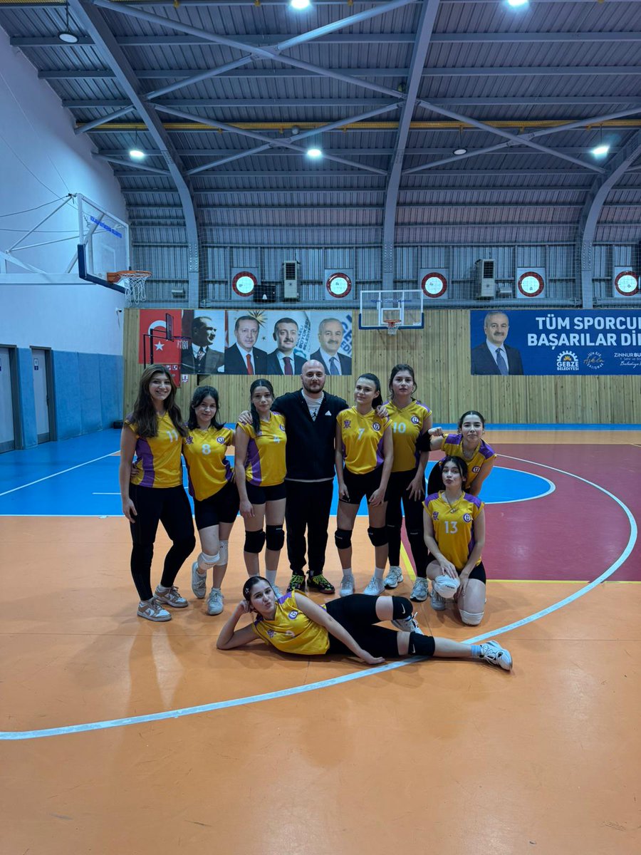krc_robotik's tweet photo. 🏐 Zafer Bizim! 🏐
Bugün sahada inanılmaz bir mücadele sergileyen kızlarımız, bugün  haklı bir galibiyete imza attı!

Emeği geçen öğretmenlerimize ve destek olan herkese teşekkürler!

Bravo kızlar! Böyle devam! 👏🔥🏐 https://t.co/P3Ru4Vvhek