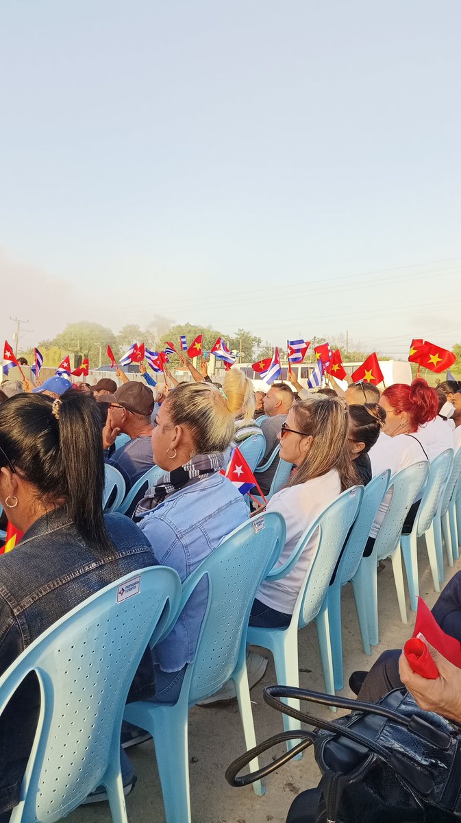 #CubaViveEnSuHistoria #Jaruco
#Cuba-VietNam 
Preside Miguel Díaz Canel, Presidente de nuestro país la Ceremonia del inicio del Proyecto de la Planta Fotovoltaica Vietnam-Cuba. #Jaruco #Mayabeque