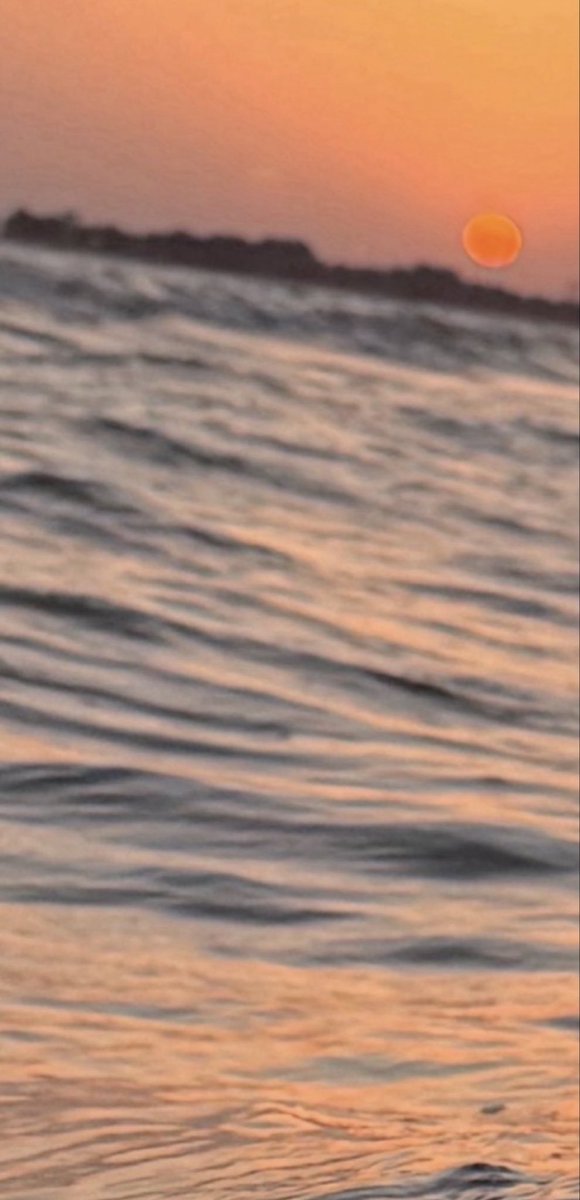 no123456kk's tweet image. #مساء_الخير #بوح_الخواطر 
عندما تكثر معاتبتك من أحدهم ، وعندما يحزن لإقل شيء........فاعلم بإنه يحمل لك في قلبه الكثير ….فلاتؤلمه.✒️🗒️