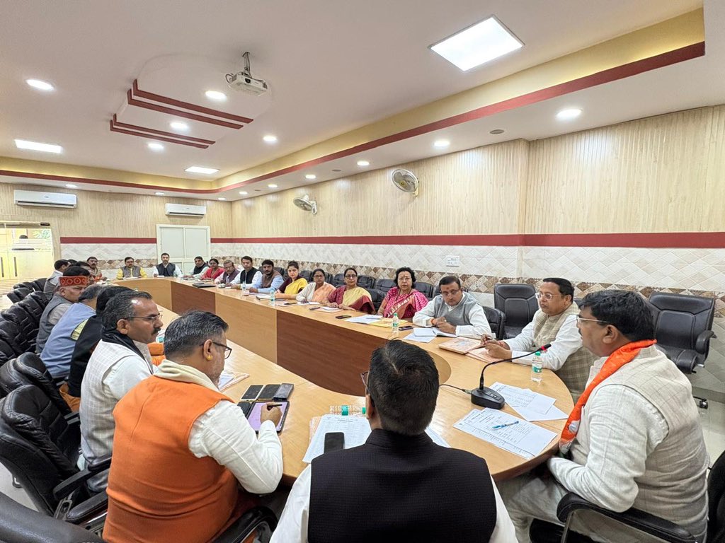 idharampalsingh's tweet image. आज भाजपा प्रदेश मुख्यालय पर मतदाता विशेष गहन पुनरीक्षण (S.I.R) अभियान के निमित्त प्रदेश पदाधिकारियों के साथ समीक्षा एवं योजना बैठक किया।