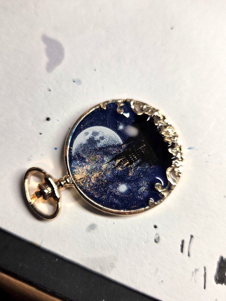 #星降る世界のファンタジー工房
製作中に撮った一枚がまさに星降る夜でした。