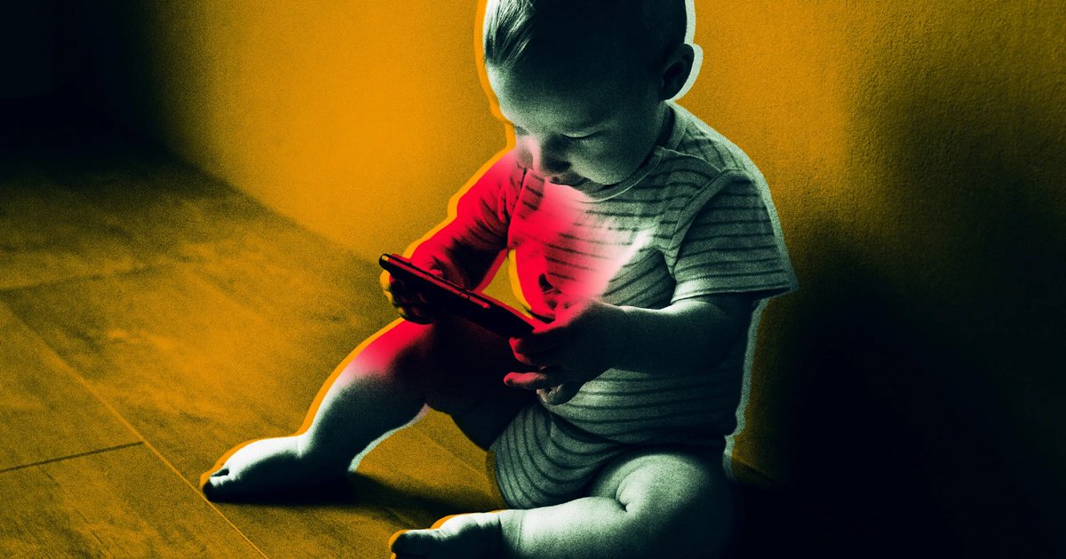MarioNawfal's tweet image. 🚨🇺🇸 NEW STUDY REVEALS: THE SMARTPHONE CHILDHOOD EXPERIMENT IS OFFICIALLY BACKFIRING

A massive, NIH-backed study just dropped a quiet bomb on modern parenting:

Kids who get smartphones by age 12 face higher risks of depression, poor sleep, and obesity.

Not because of what they…