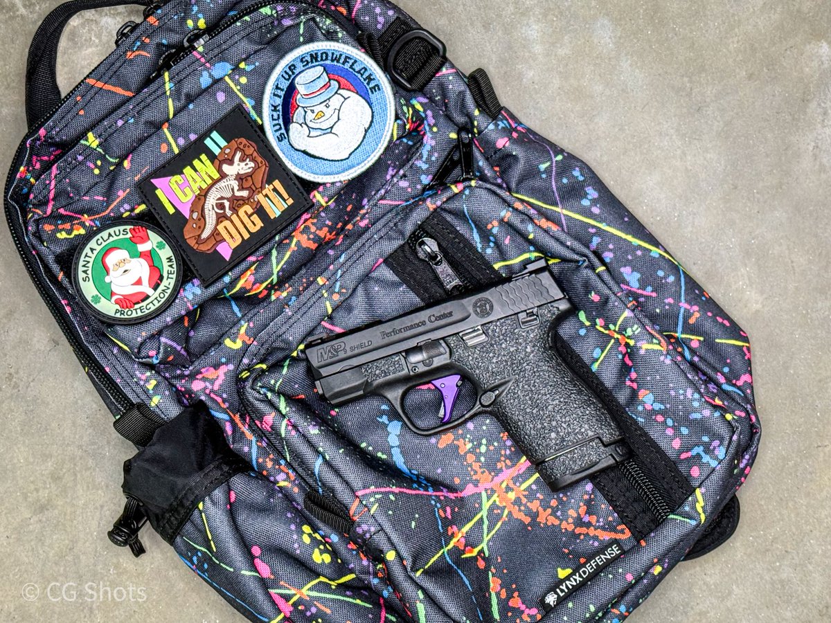 christian_grest's tweet image. Looks like December’s EDC is on deck! S&amp;amp;W Shield Performance Center with the Apex Trigger &amp;amp; Handleit Grips. Lynx Defense EDC backpack in splatter. Can’t forget some morale patches too! #edc #december #smithandwesson #handleitgrips #santa #moral #lynxdefense #brownells…