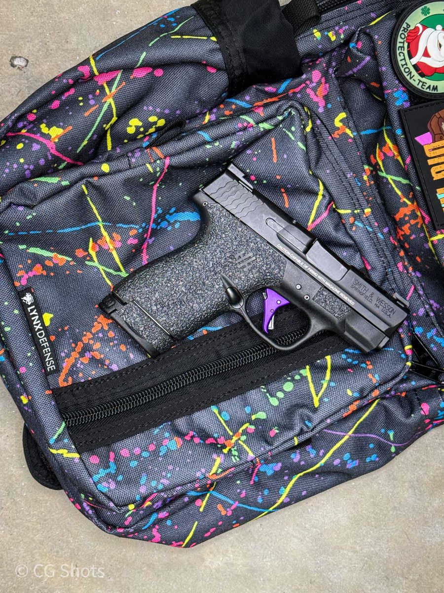 christian_grest's tweet image. Looks like December’s EDC is on deck! S&amp;amp;W Shield Performance Center with the Apex Trigger &amp;amp; Handleit Grips. Lynx Defense EDC backpack in splatter. Can’t forget some morale patches too! #edc #december #smithandwesson #handleitgrips #santa #moral #lynxdefense #brownells…