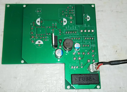 VCC2とFDD5V用のDCコンバーター
今回からDCコネクタはVHコネクタに変更
秋月で売っていたXHコネクター付きDCジャックを改造
仕様では3AまでだがそれはXHコネクタの限界がそうだからだろう
ケーブル自体はAWG22
少し前に仮試作して動作チェックした時は、発熱もなく動作に問題はなかった