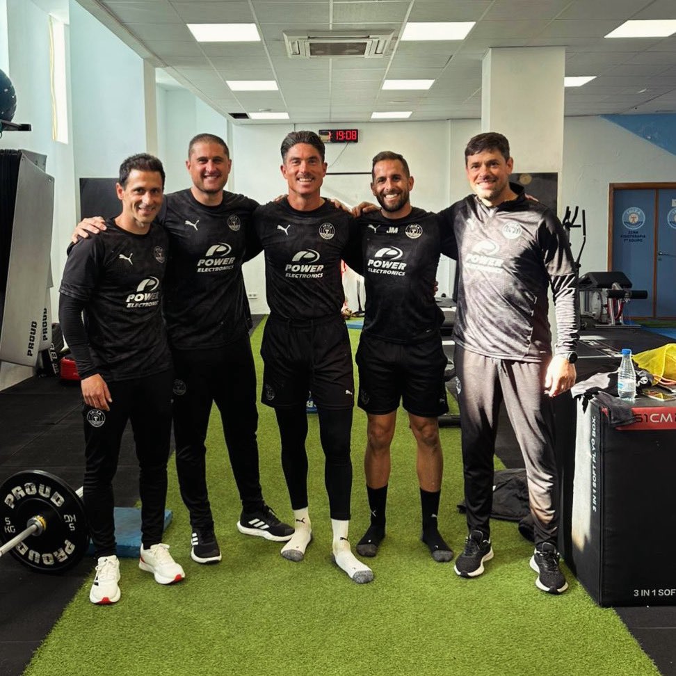 Rodeado de buena gente! #UDIbiza #Staff #CuerpoTécnico