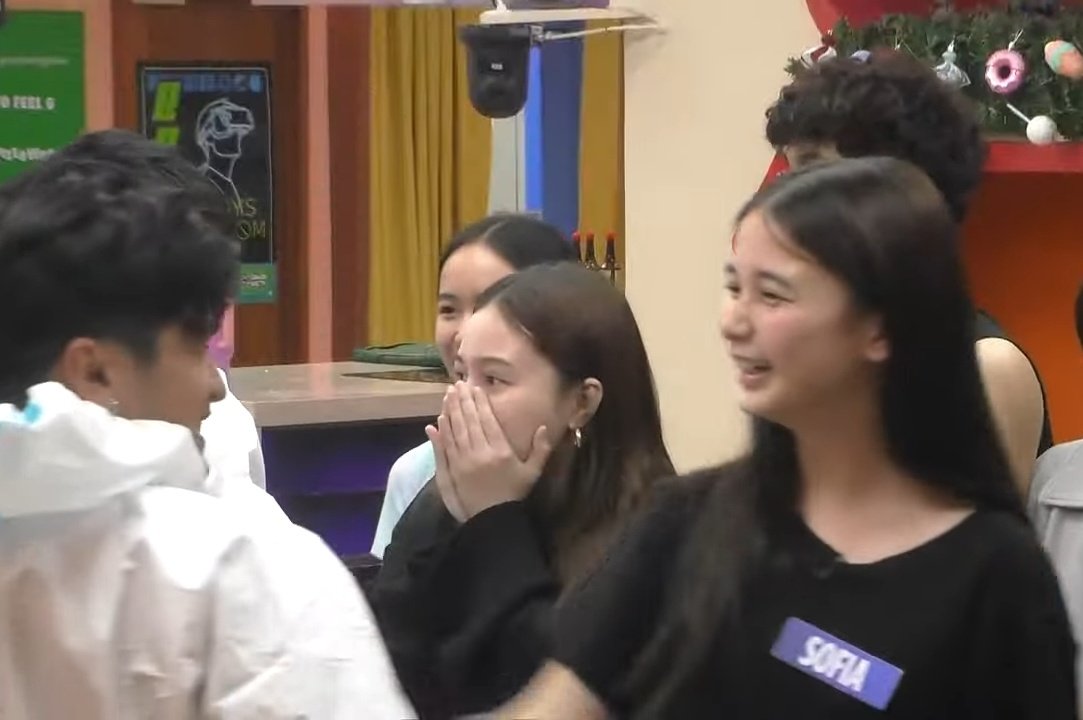 two old friends meet again