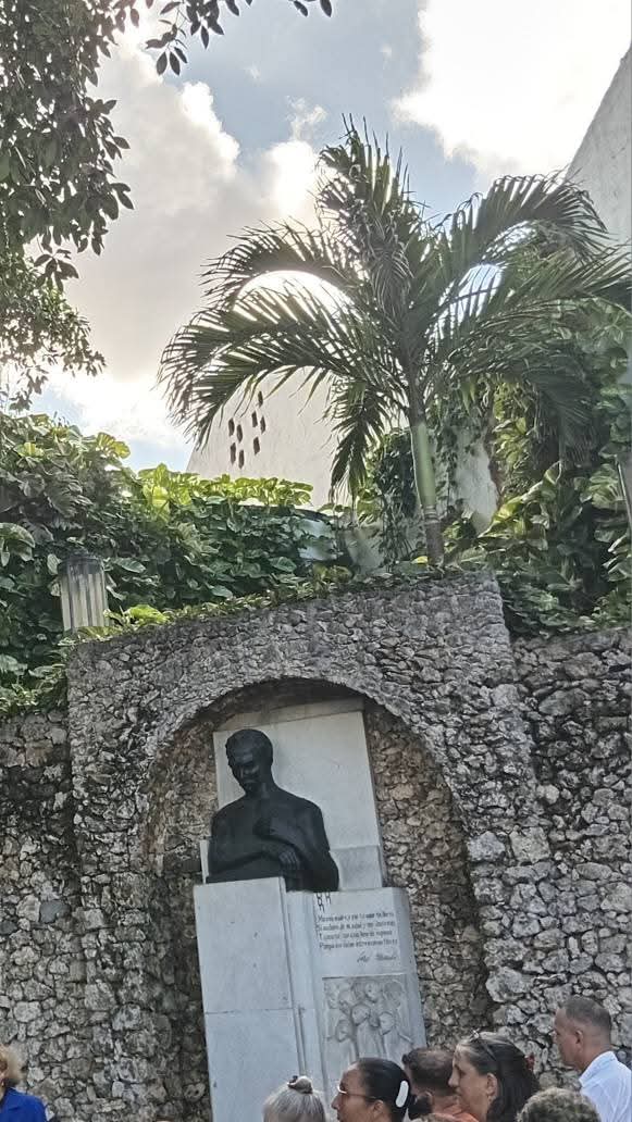 Hoy se le brindó homenaje póstumo al profe Horacio y a Charito, su esposa , como cariñosamente les llamábamos.Legado y ejemplo… Honor a quien Honor merece 🇨🇺♥️🇨🇺
#CubaMined