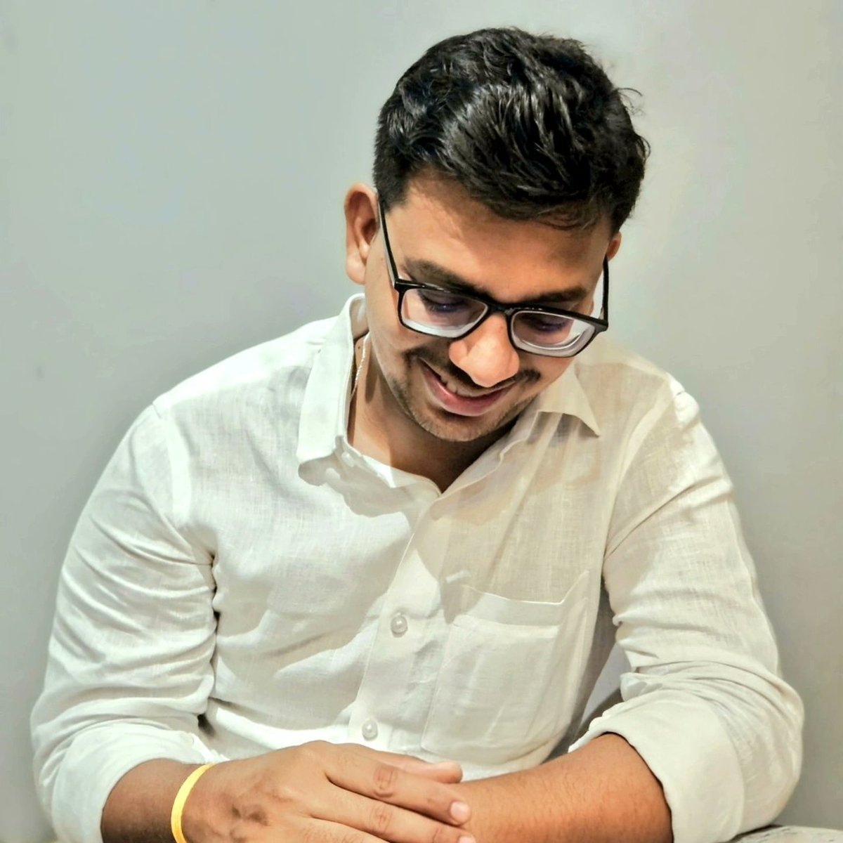 किसी को विदा करना छोड़ना नहीं होता,
प्रेम करने वाले..विदा करते हैं,छोड़ते नहीं..!🙃