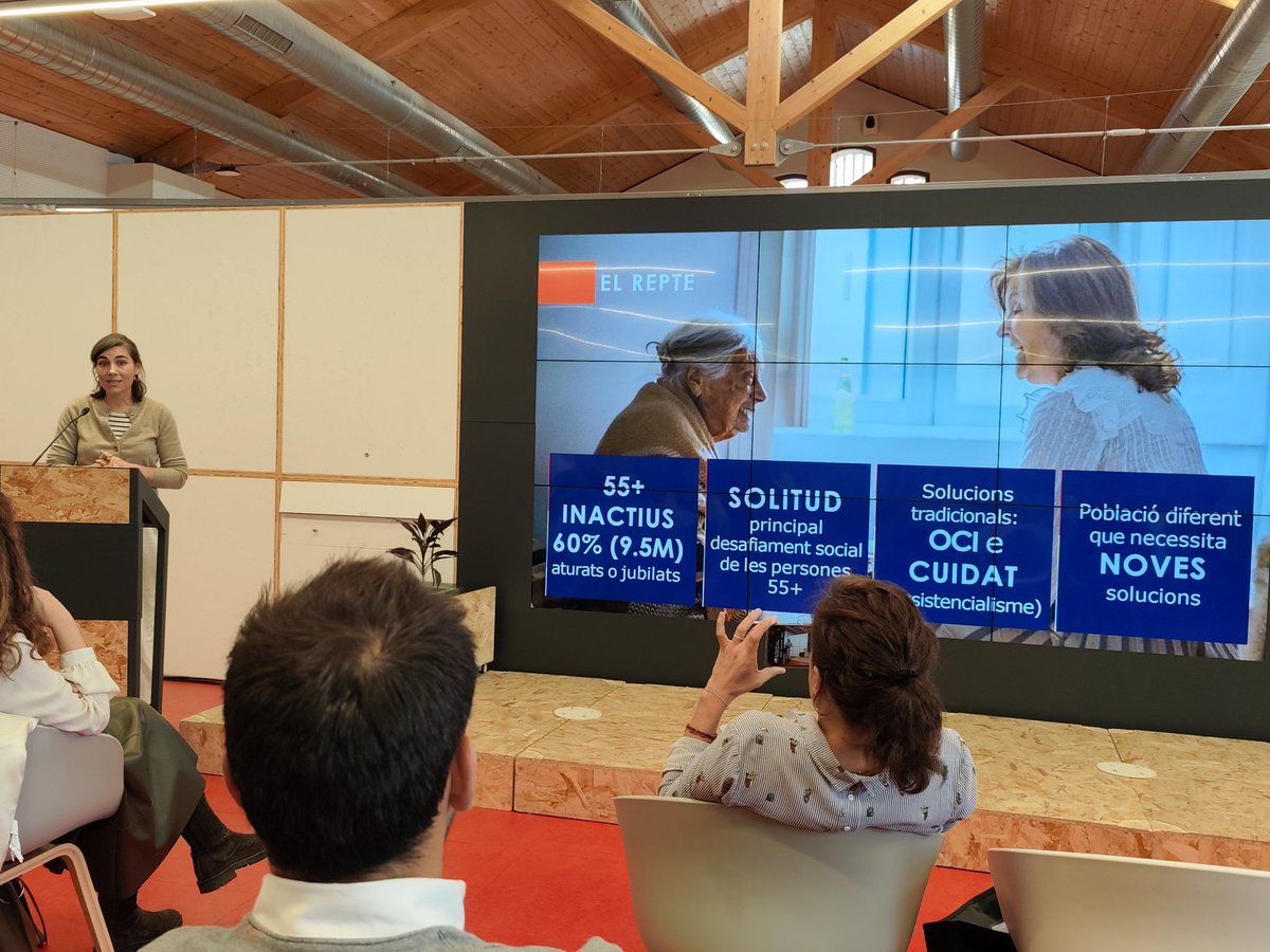 #FilipaTeixeira de #Projecte55+: "El #TalentSenior és actiu i pot generar #BenestarEmocional, que #cuida, que lluita contra la #SoletatNoDesitjada..."
Jornada #BitHabitat 2025
📍 #Barcelona