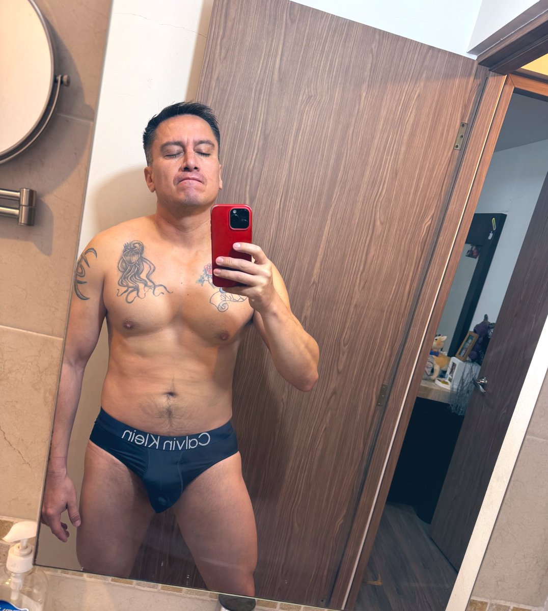 menundiespotter's tweet photo. 🔥 Cuidado… porque un anestesiólogo como @bunburysnor en #trusa puede provocar efectos secundarios peligrosos 😏💥
Ese rico #bulto y la trusa bien puesta, deja a cualquiera sin aire y con el pulso acelerado. Dale RT y comparte tu foto 📸
#TrusaLover #BriefAddict #TrusaVibes https://t.co/zjQjig9Pj3