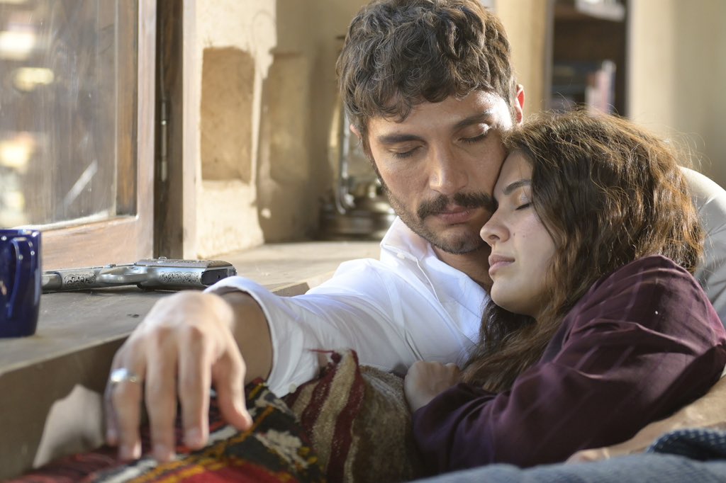 She didn’t just fall asleep in his arms… she wasn’t tired — she had simply found, for the first time, the safest place her heart had ever known 🥹🤍

#HalefKöklerinÇağrısı
#YilSer