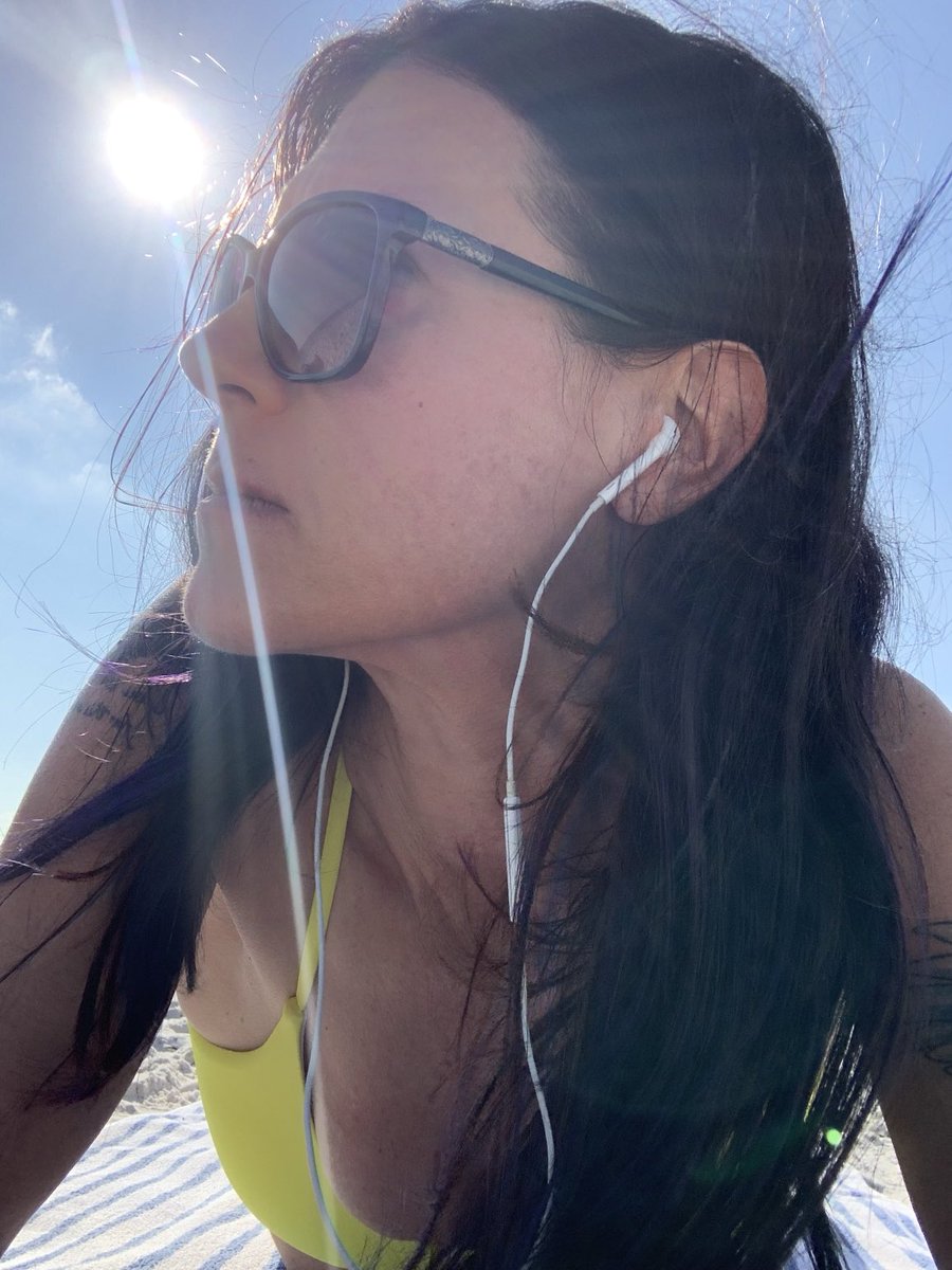 JenXVintage73's tweet image. The irony of this memory popping up today. 

I was born for the beach🔥
#timetogo
#summergal