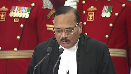 NewsAlgebraIND's tweet image. BIG NEWS 🚨 CJI led bench was hearing a plea on alleged custodial disappearance of Rohingyas.

CJI SURYAKANT 🔥🔥 : &quot;Where is the Govt order declaring Rohingyas as refugees?” 

&quot;If someone crosses the border illegally, do we give a red-carpet welcome?&quot;

&quot;Laws cannot be stretched…