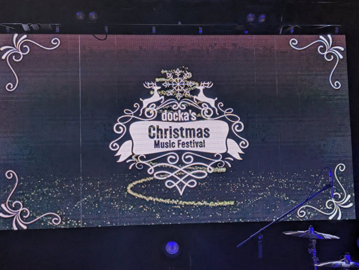 abebe_mikio's tweet photo. 本日はdocka主催のChristmas music FESTIVAL
Voとして今迄見た中でもミニマムサイズからパワフルな歌声
所作が若過ぎで初々しい
水は曲が終わって暗転した瞬間に後ろ向いて飲むのが良いと思うよ
ハル君のことメッチャ見ました🫶
#YURERUKO
#徒然書簡
#奇奇愛愛
#docka https://t.co/jTpWFl8dHH