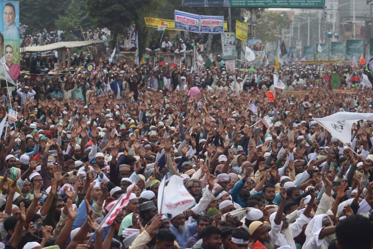 امیر جماعت اسلامی بنگلہ دیش ڈاکٹر شفیق الرحمن کھلنا میں 8 جماعتی دینی اتحاد کے بڑے جلسہ عام سے خطاب کر رہے ہیں