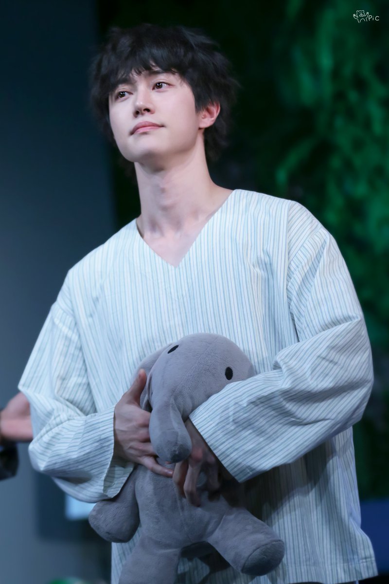 251130 엘리펀트송 낮 커튼콜 
마이클 (#곽동연 배우)