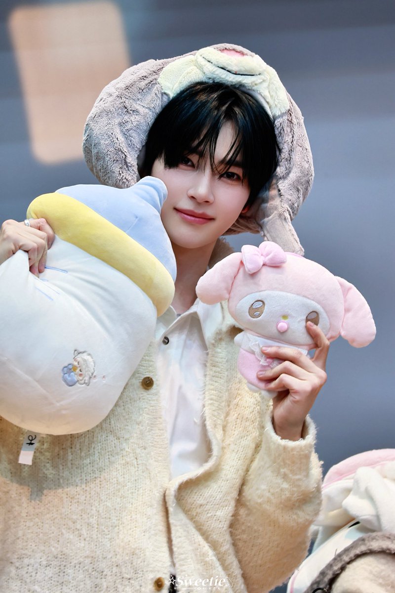 Sweetie_810's tweet photo. 251202 대면

🍼🐹 #성한빈

#SUNGHANBIN #ソンハンビン #ゼベワン
#ZEROBASEONE               #제로베이스원 https://t.co/xX5rVDqYN2