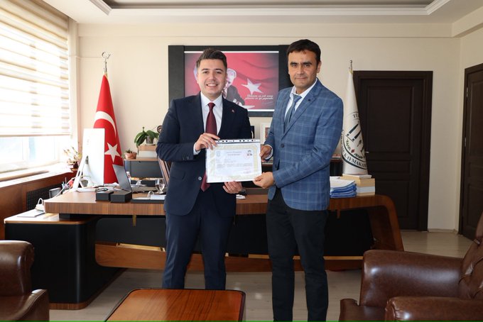 Karacasu’da Öğretmene Başarı Belgesi