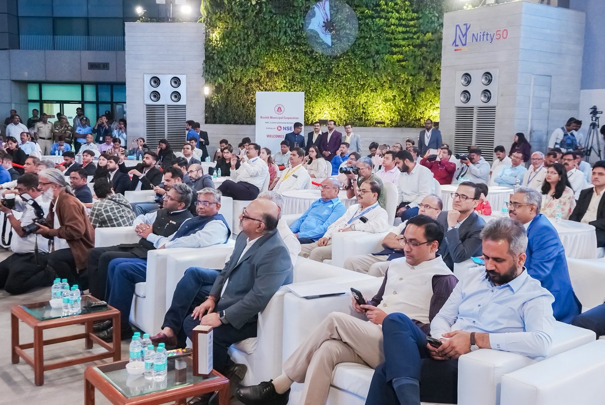 ddsahyadrinews's tweet image. नाशिक महानगरपालिकेच्या विविध विकास प्रकल्पांसाठी निधी उभारण्याकरता सुमारे २०० कोटी रुपयांचे महानगरपालिका रोखे उभारायला सरकारनं नुकतीच मान्यता दिली आहे. त्यानुसार हे रोखे बाजारात जारी करण्यात आली. 

@Dev_Fadnavis
@my_nmc
@NSEIndia
#Maharashtra #DevendraFadnavis #NSEIndia…