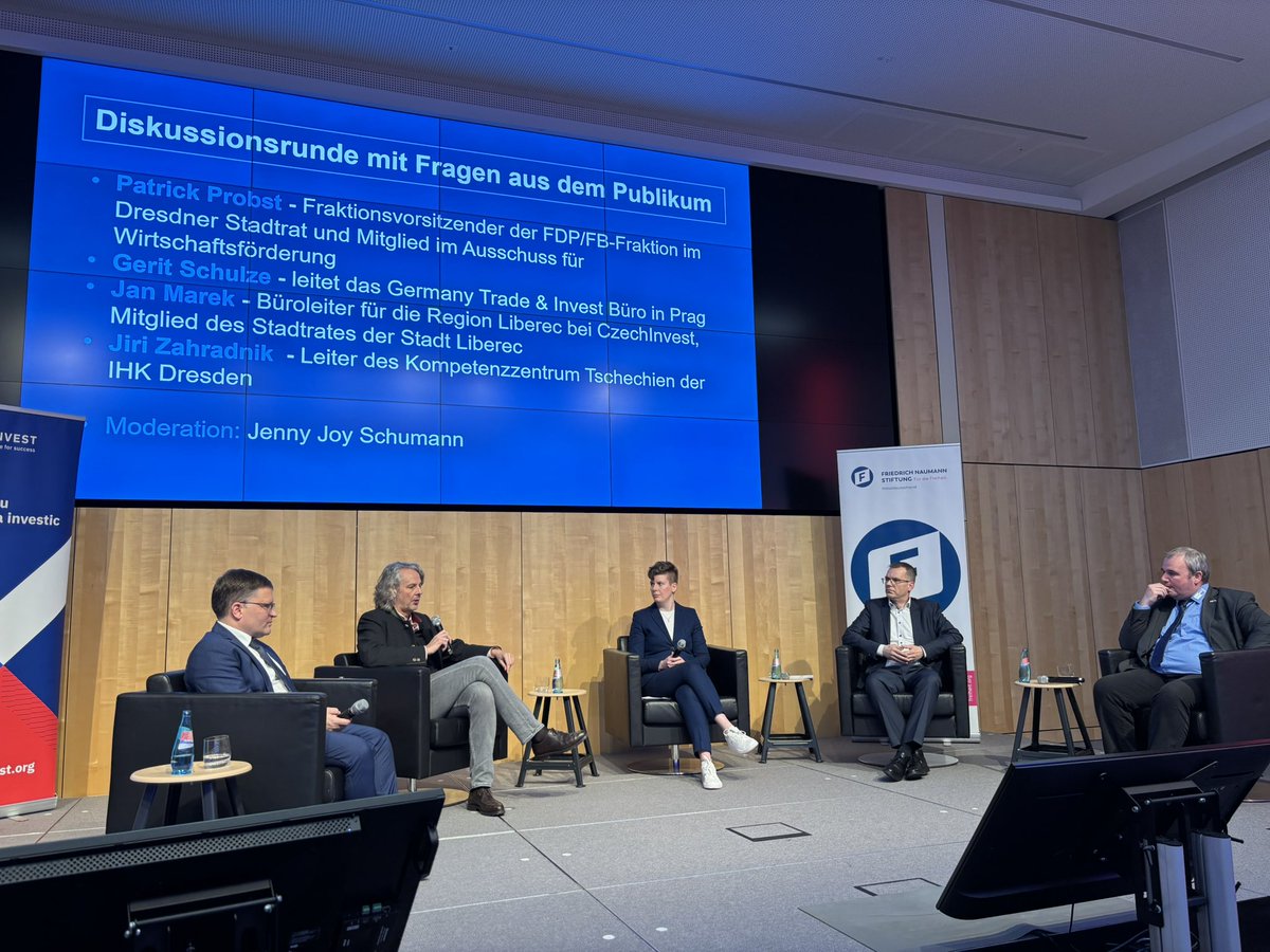 Jaké šance a rizika přináší ekonomika Saska a Česka? V podnětné diskuzi organizované <a href="/FNFreiheit/">Friedrich-Naumann-Stiftung für die Freiheit</a> v <a href="/HWK_Dresden/">Handwerkskammer Dresden</a> panovala shoda na tom, že je třeba odbourat byrokracii a plně využít možnosti přeshraniční 🇨🇿🇩🇪 spolupráce, včetně v oblasti vědy a výzkumu <a href="/ed_mzvcr/">Ekonomická diplomacie</a> <a href="/CzechInvest_CZ/">CzechInvest_CZ</a>