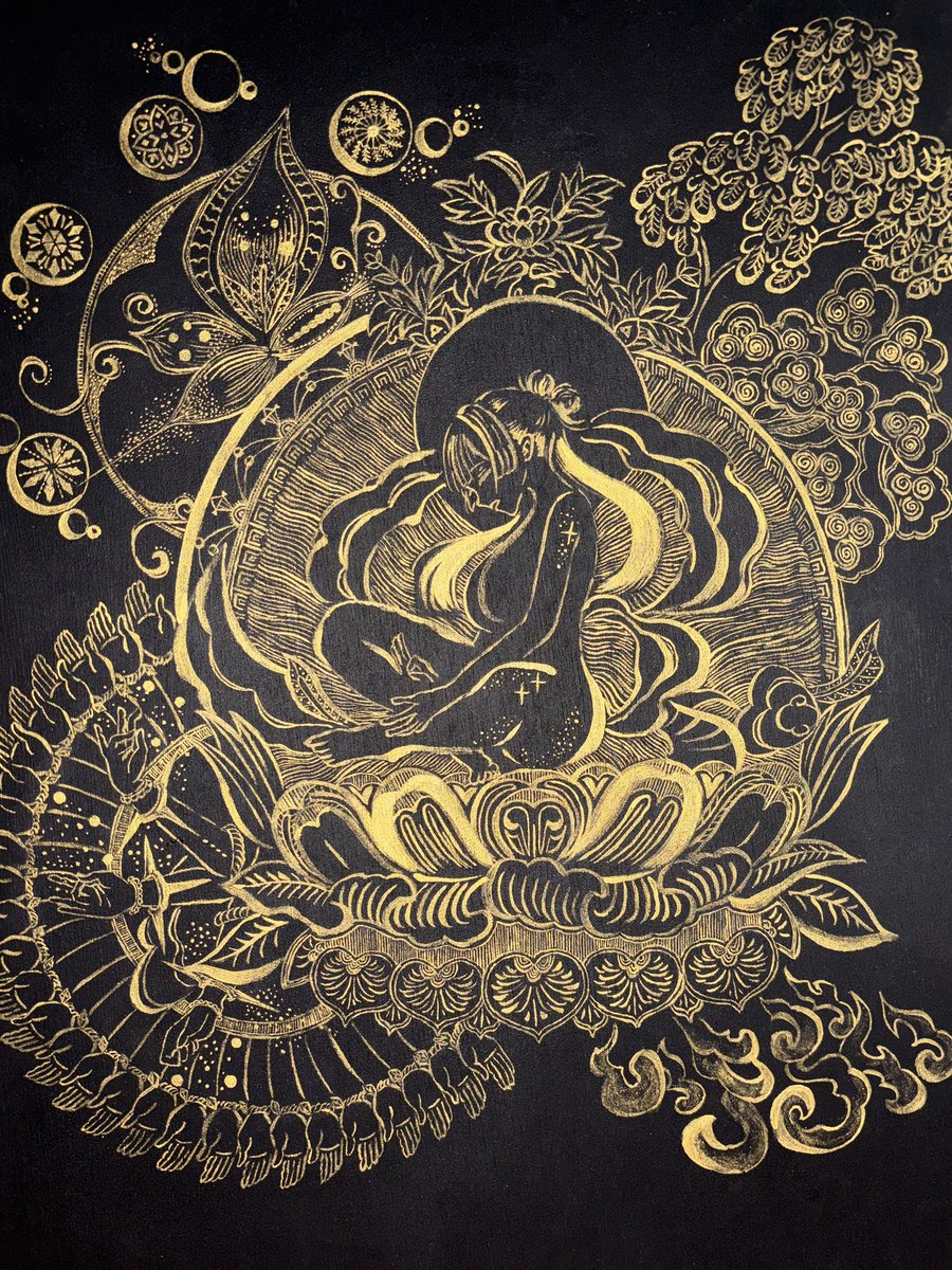 -私は天の外を見ています-

中心からナユタの絵柄が右にズレていた所がどうも納得いかず、更に描き足してみました。
金墨汁のみで手が震えました💦

これでナユタの黒板は完成ということにします🫡（これ以上は無理w）

#NIKKE #NIKKEfanart #NIKKE3周年 #ナユタ #水墨画 #金墨汁 #ナユタ無為